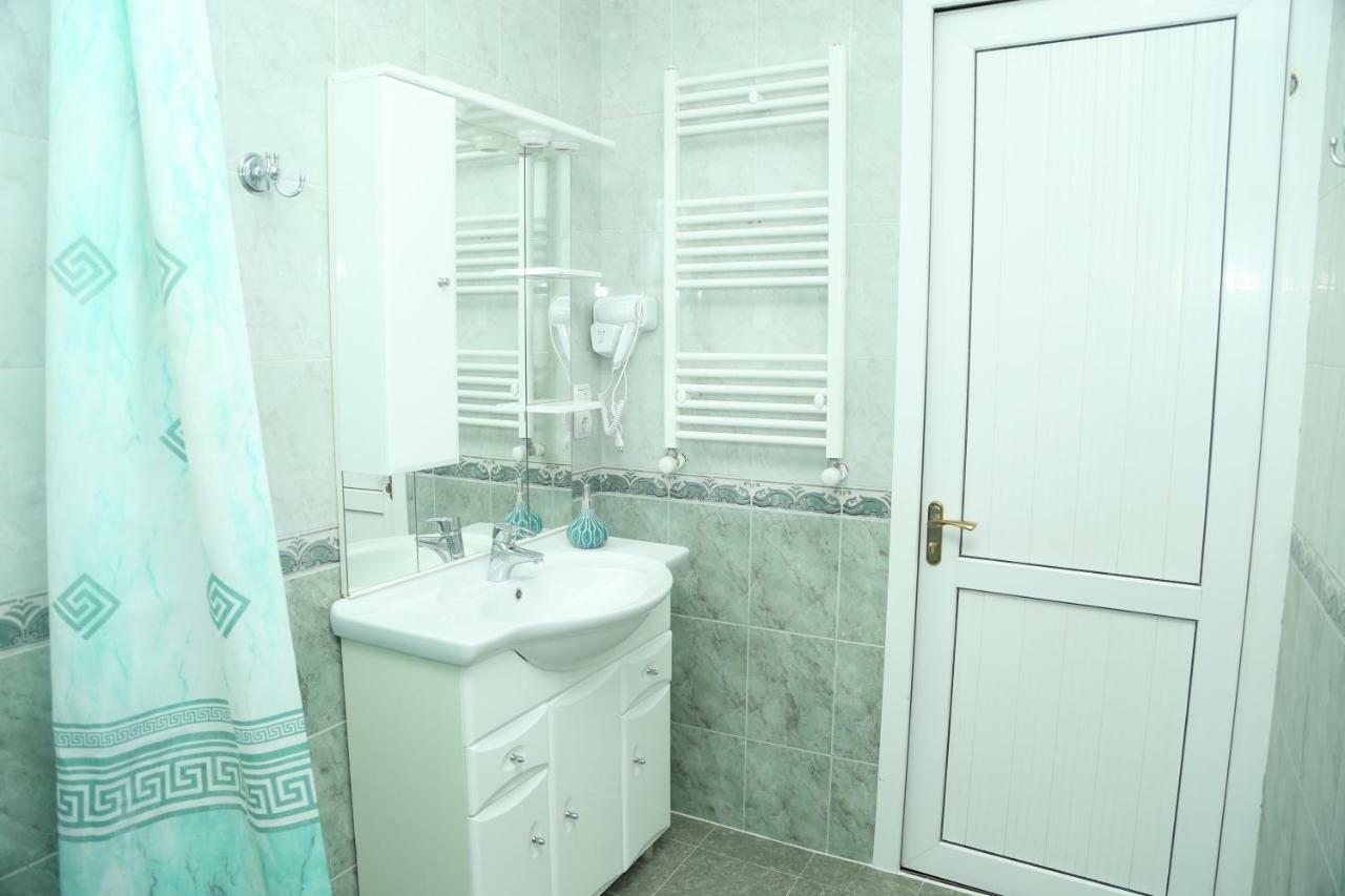 Apartments City On The Palm Tbilisi Exterior photo